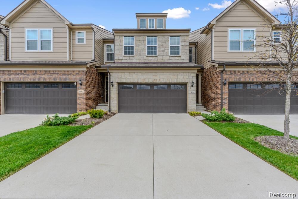 1674 Addison Circle
