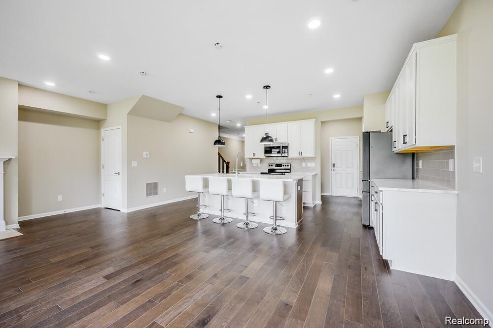 1674 Addison Circle