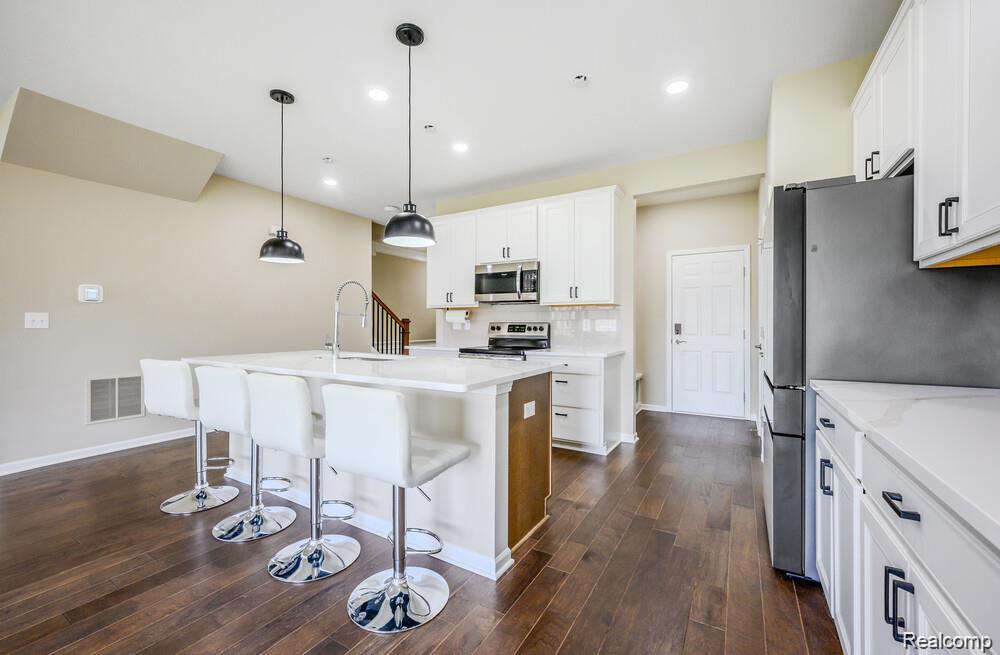 1674 Addison Circle