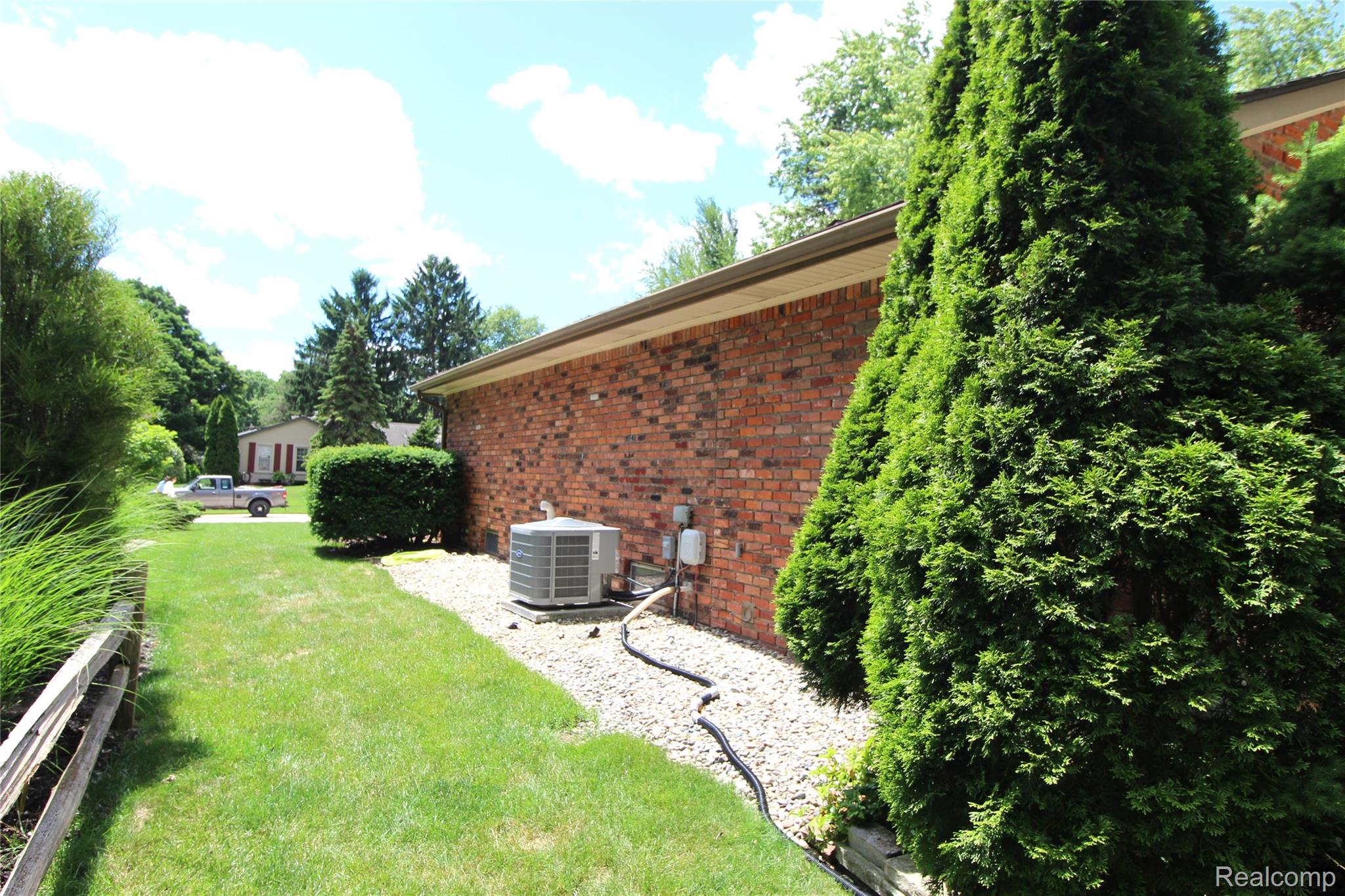41784 Ladywood Drive