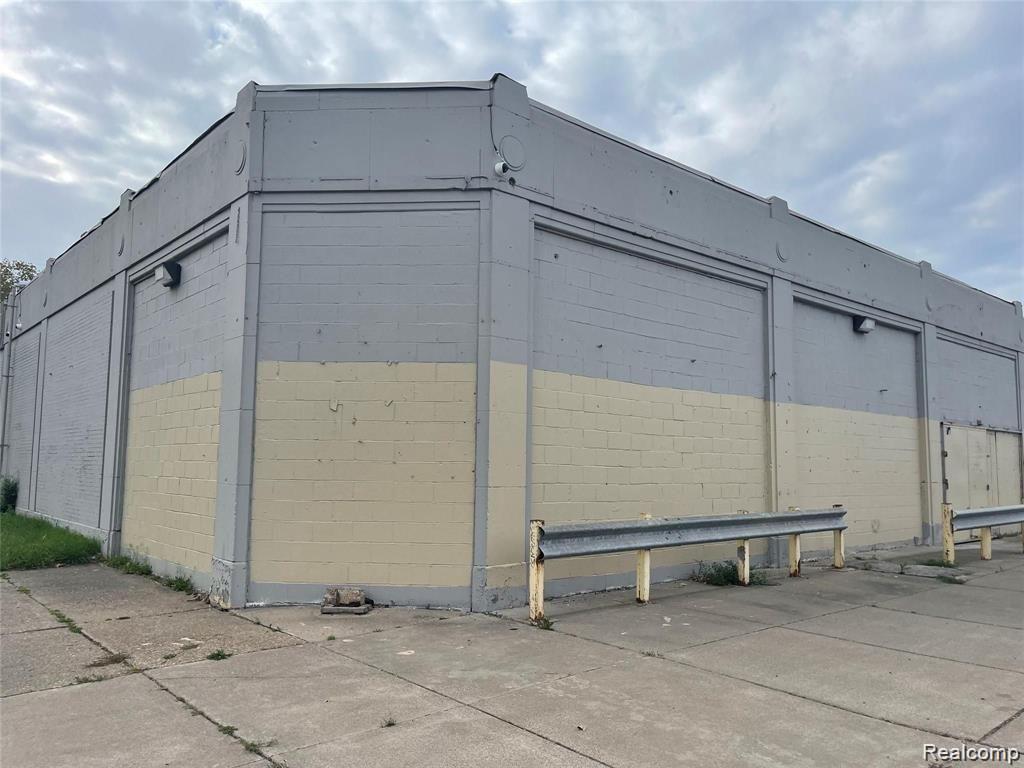 301 S OAKWOOD