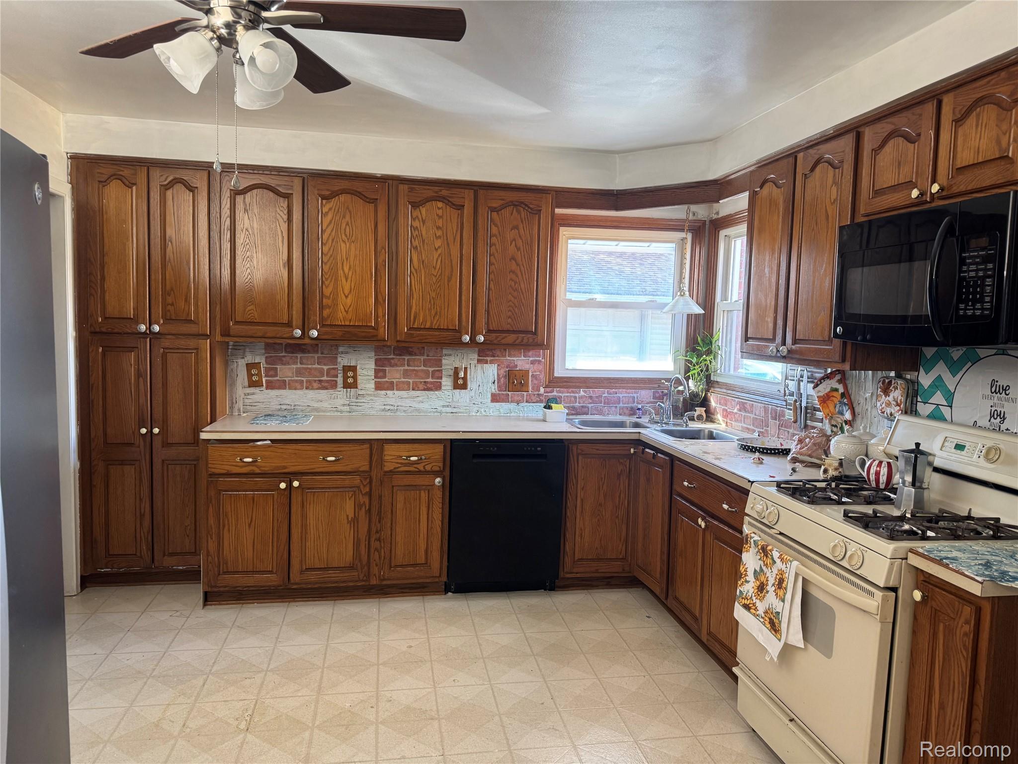 32075 Saint Annes Dr Drive