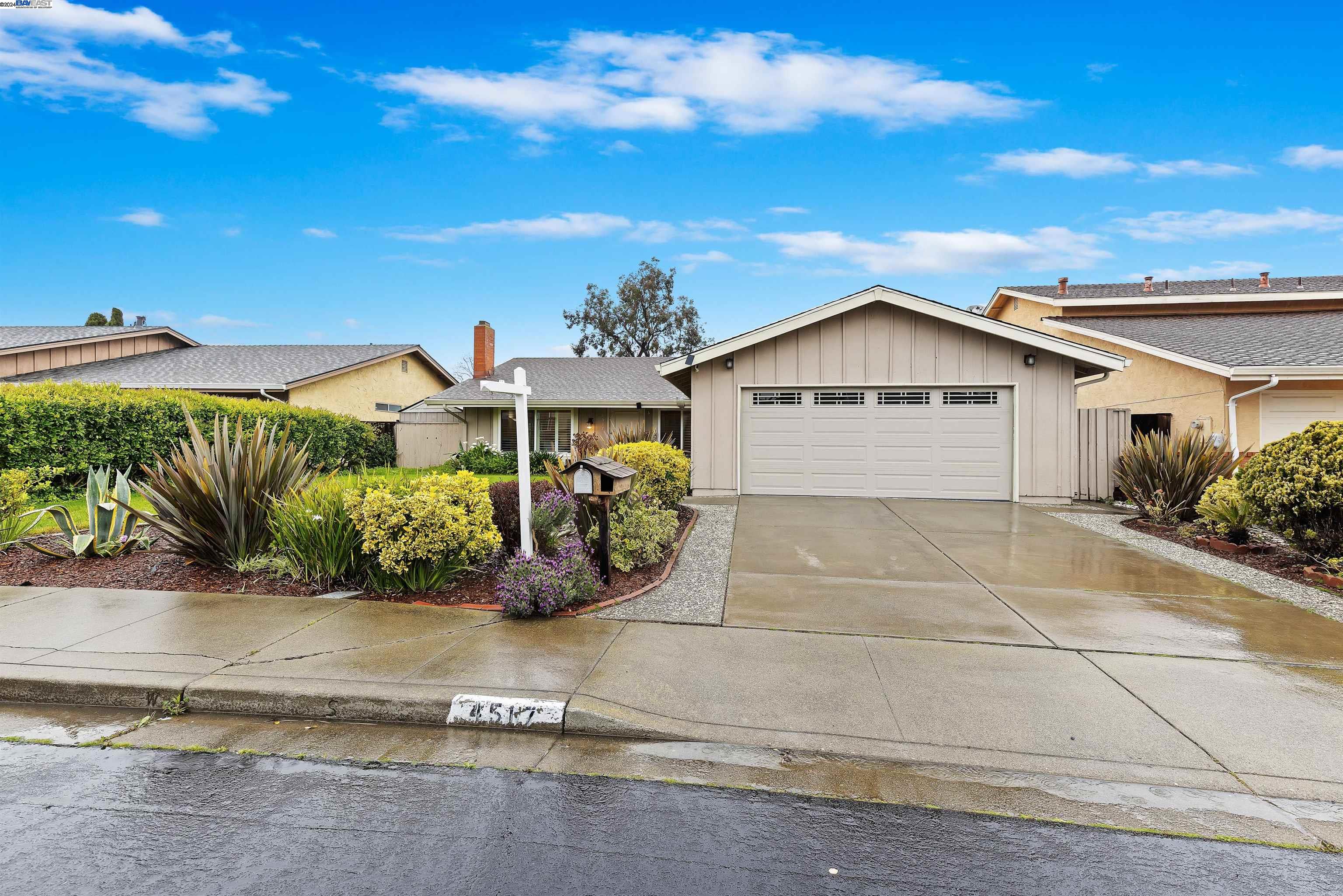 4517 Darcelle Dr