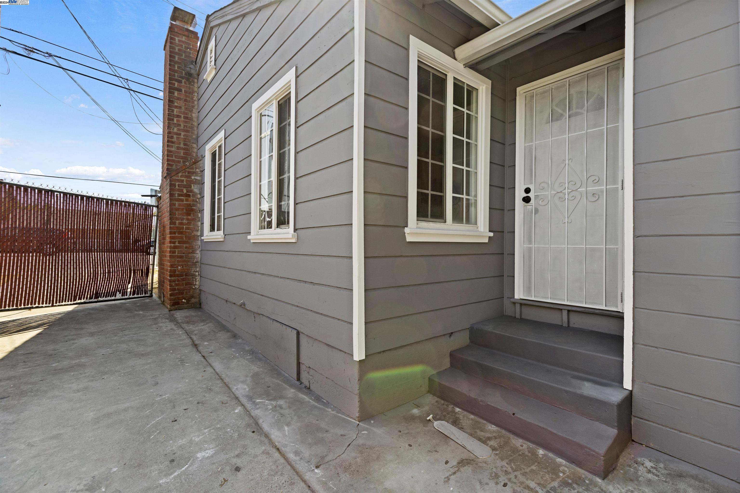 888 E Lewelling Blvd