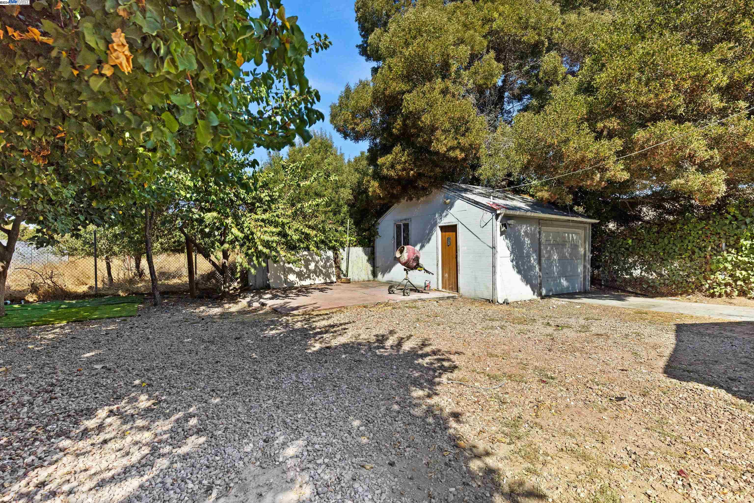 888 E Lewelling Blvd