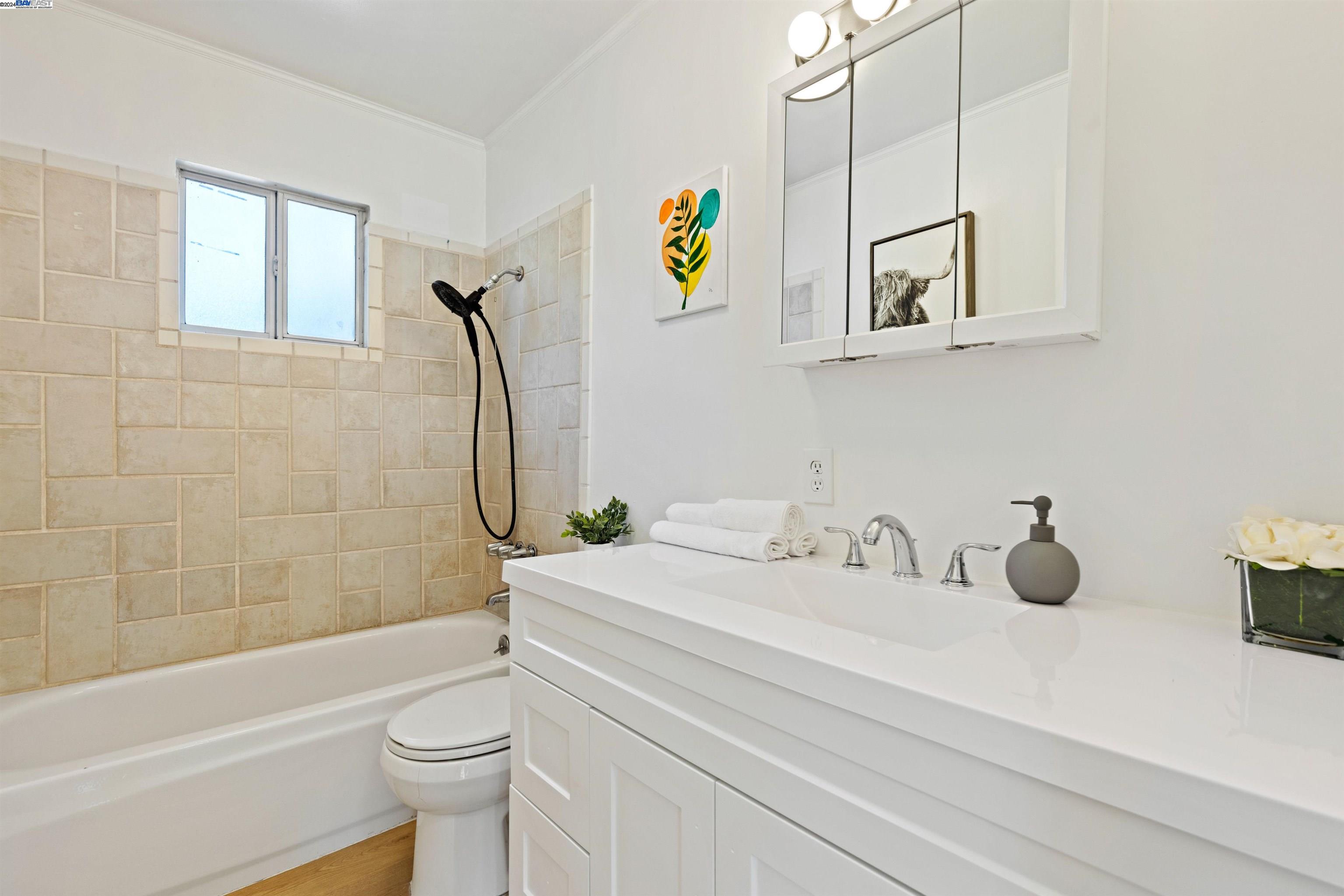 888 E Lewelling Blvd