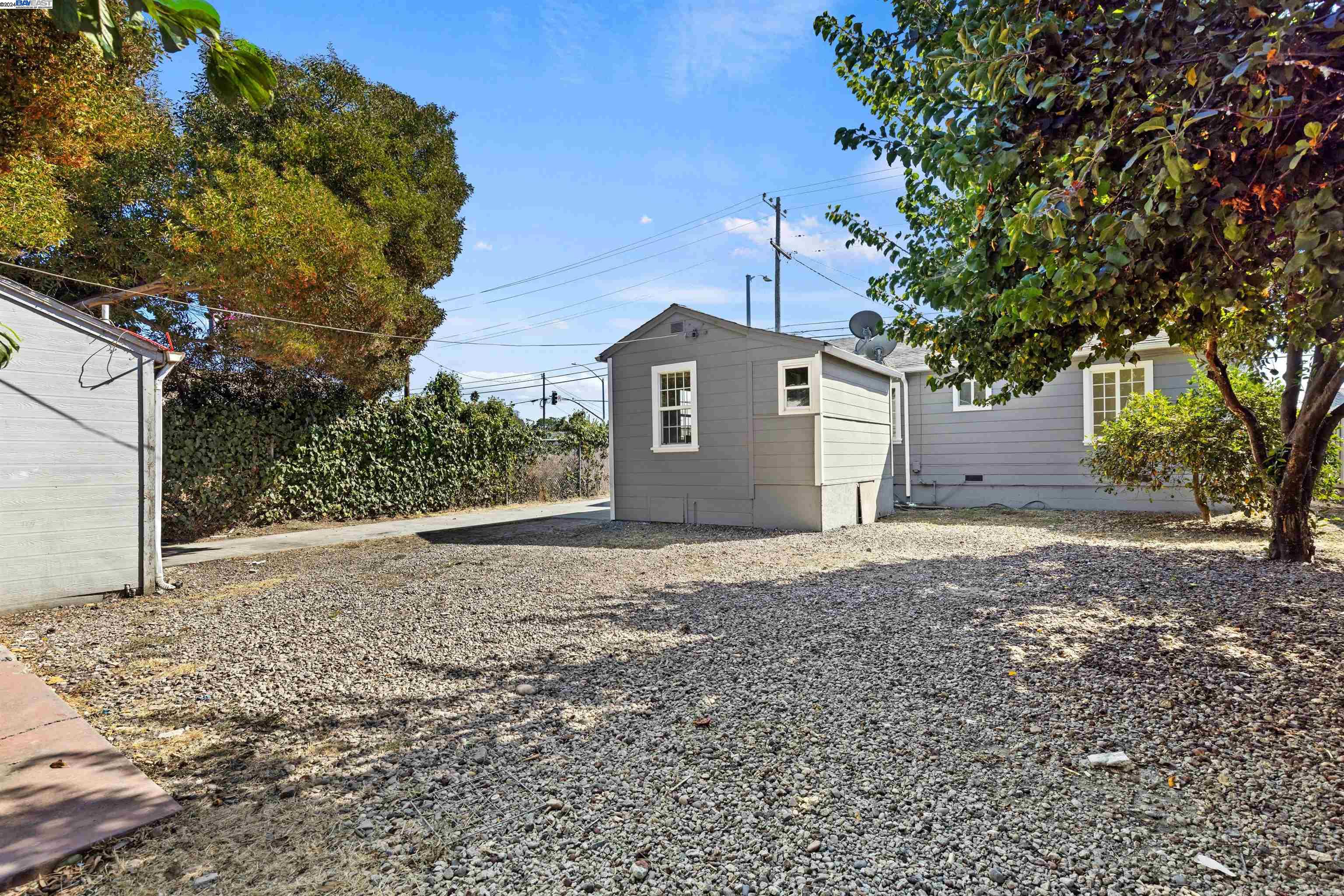 888 E Lewelling Blvd