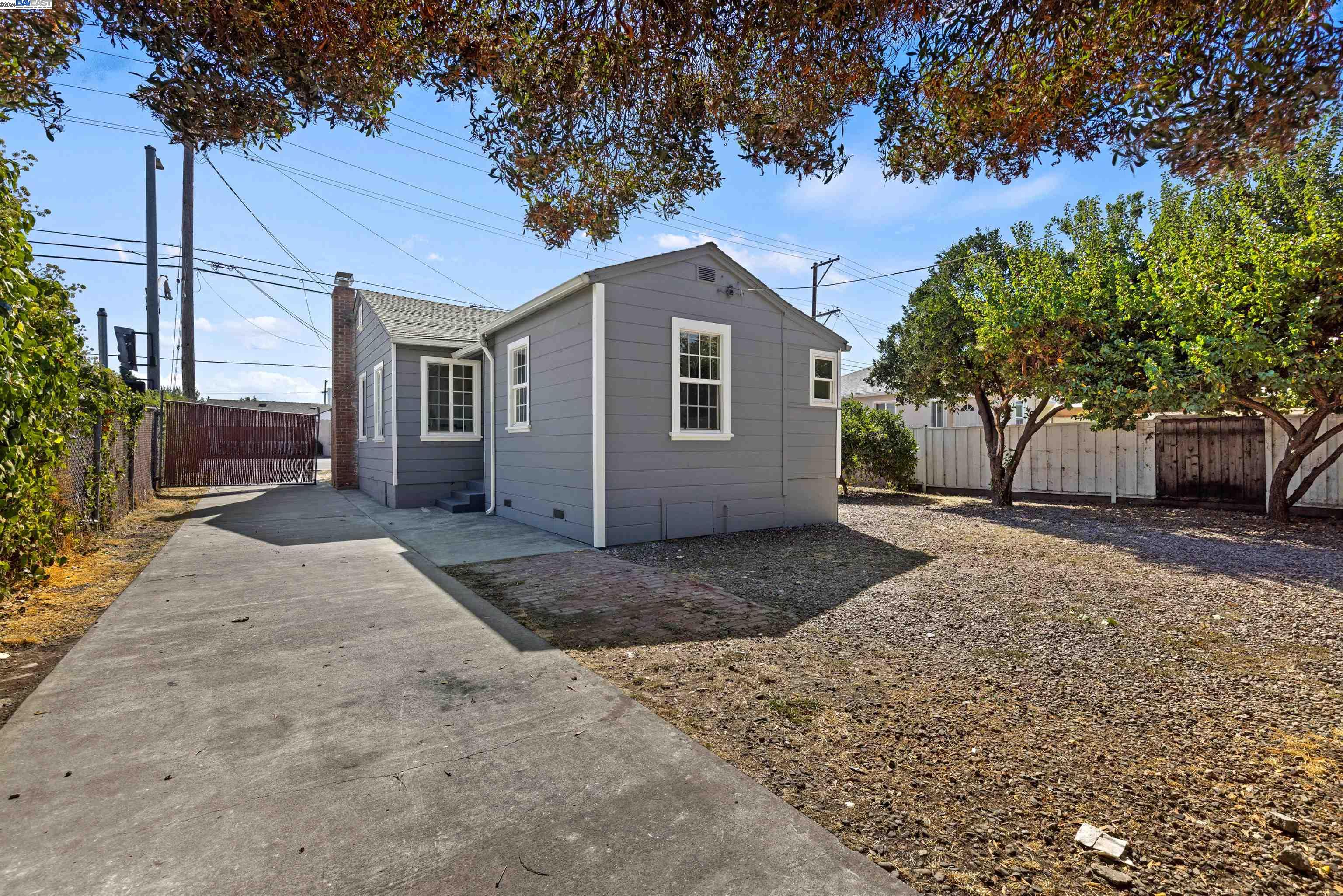 888 E Lewelling Blvd