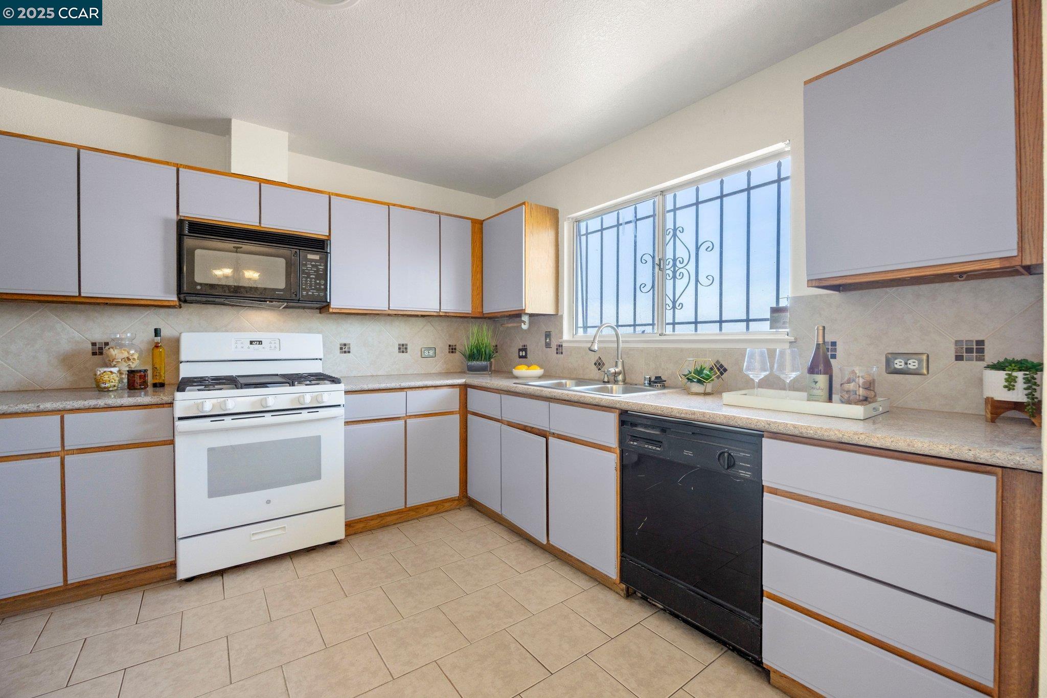 1048 Le Conte Ave