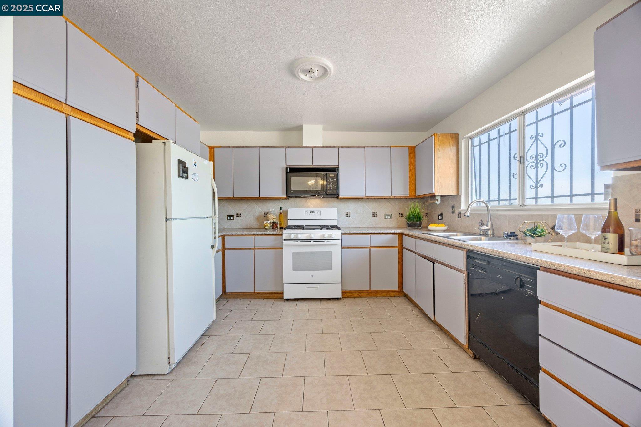 1048 Le Conte Ave