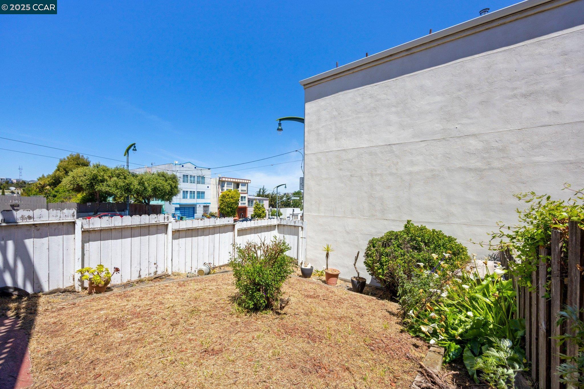 1048 Le Conte Ave