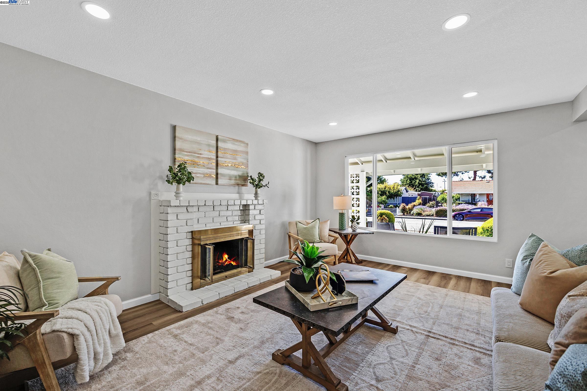 1942 Sherman Dr