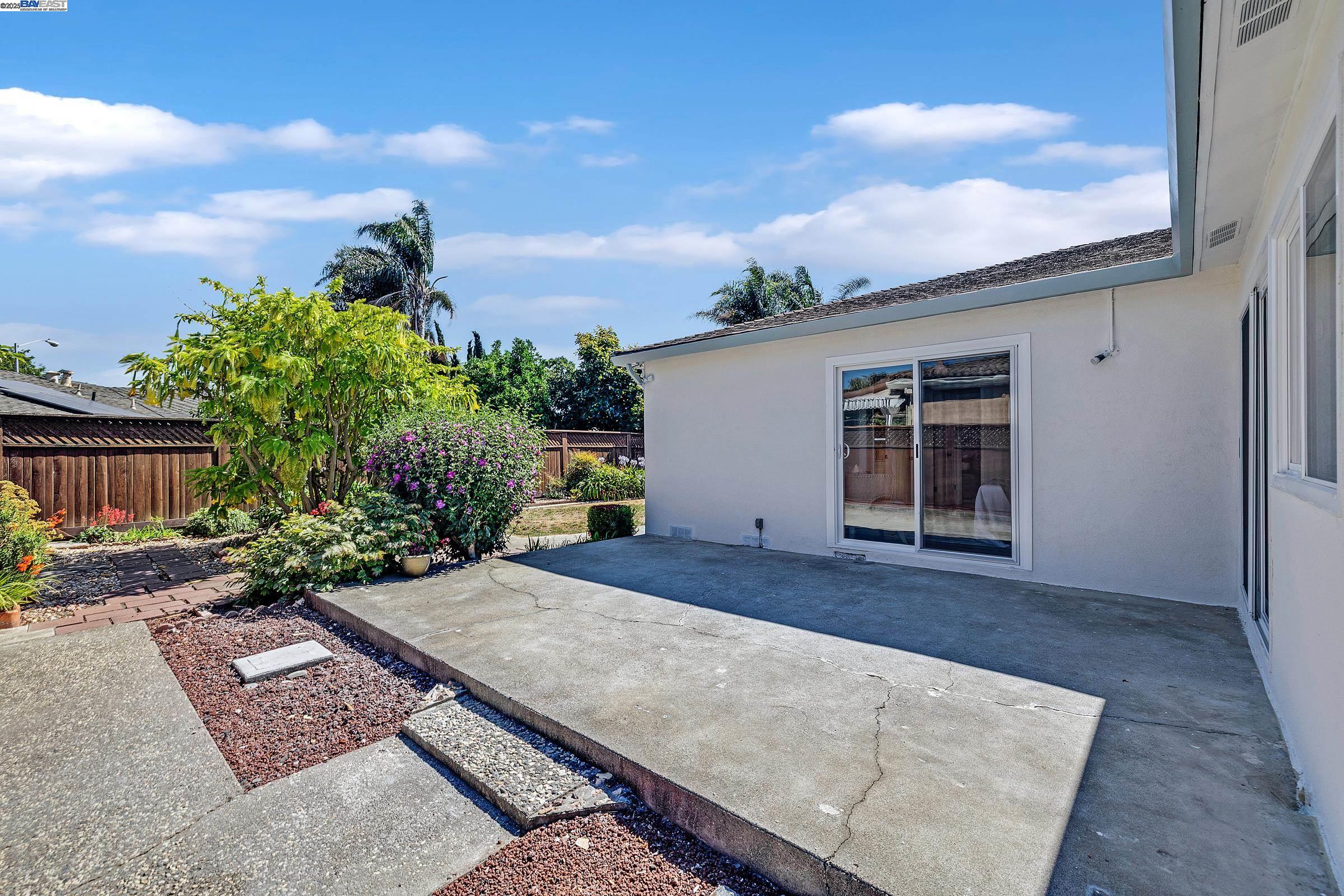 1942 Sherman Dr
