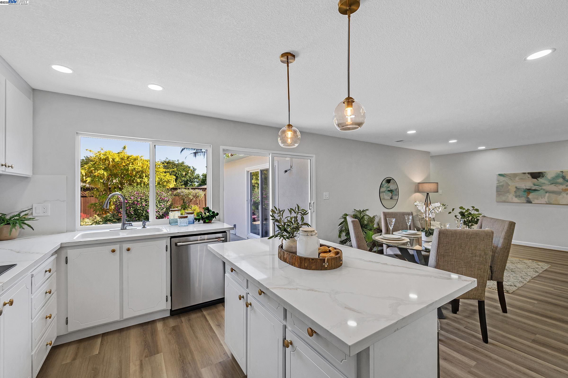 1942 Sherman Dr