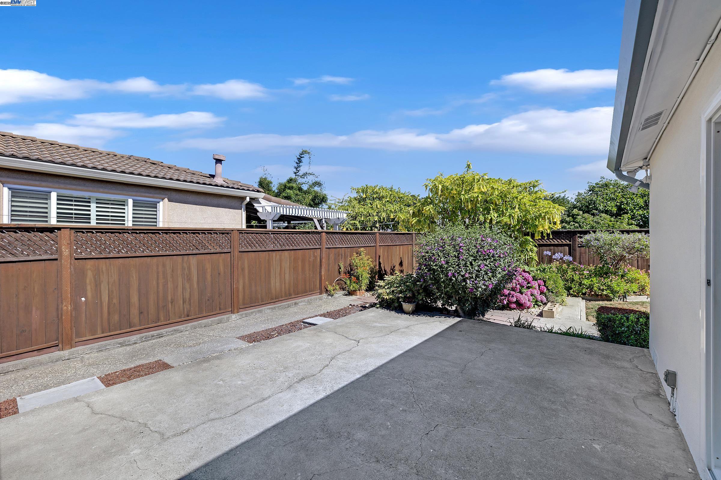 1942 Sherman Dr