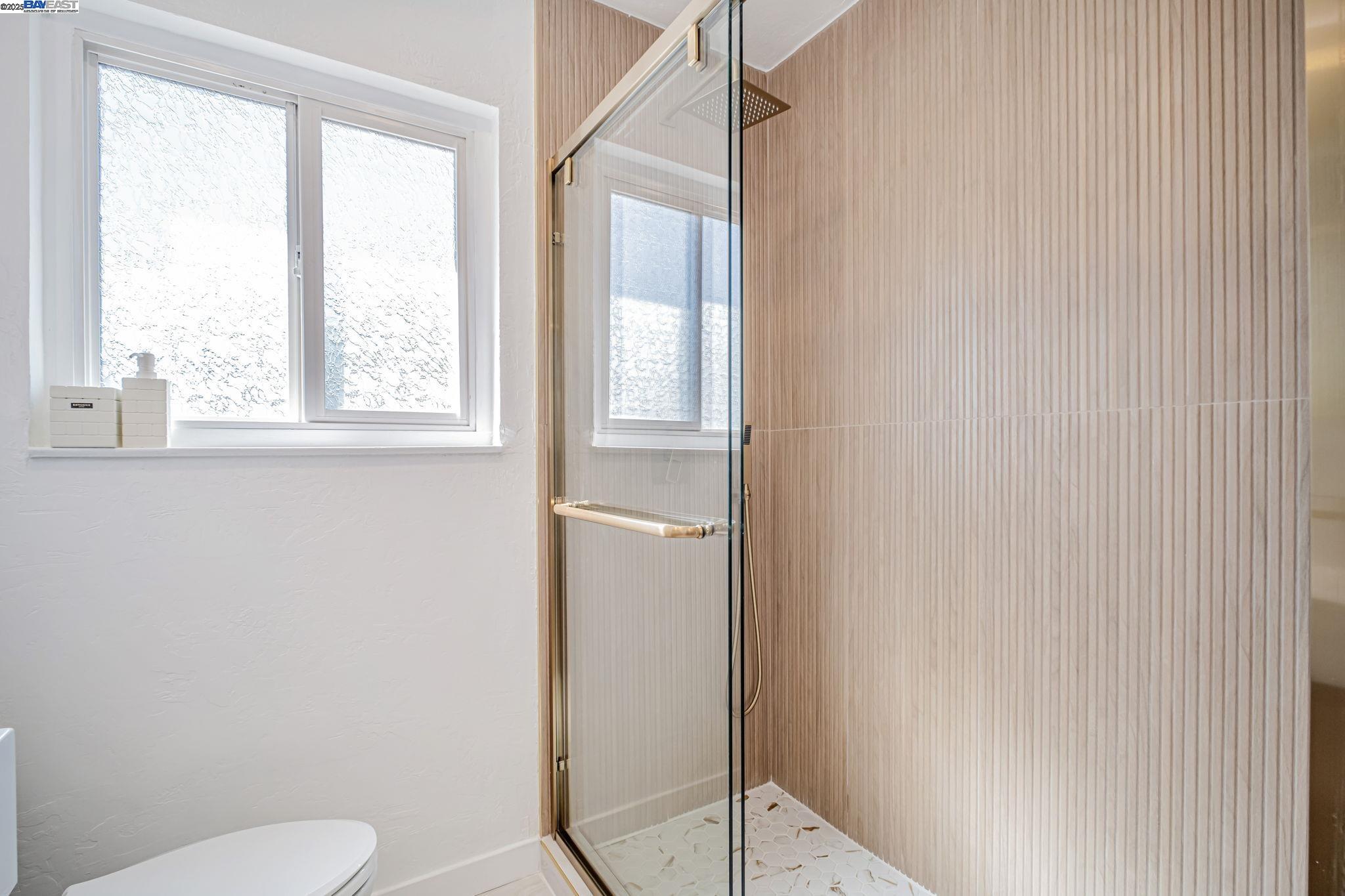 6588 Flanders Dr, Newark