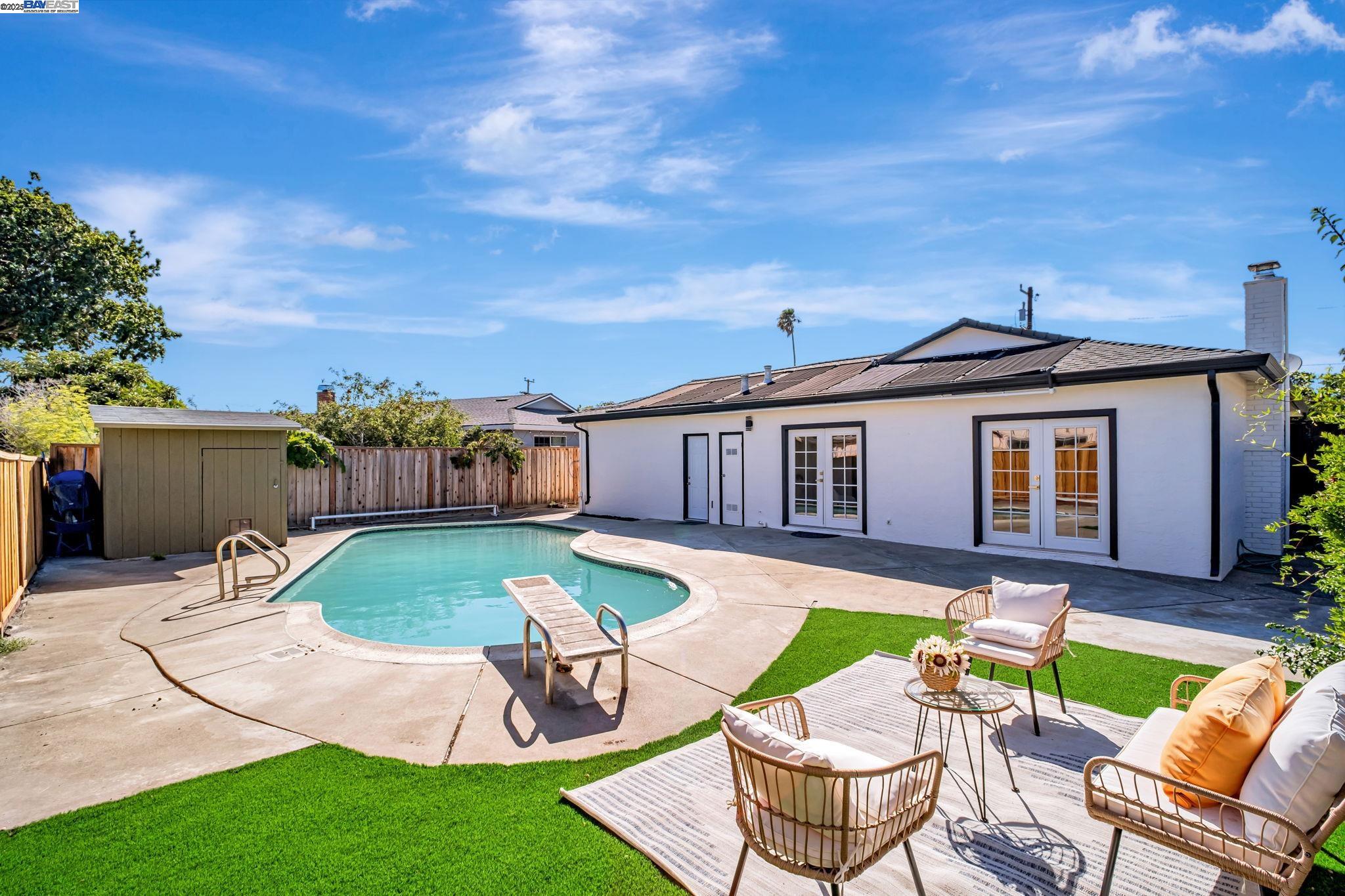 6588 Flanders Dr, Newark