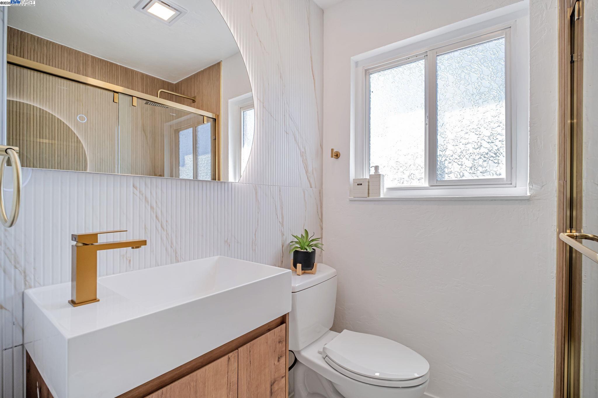 6588 Flanders Dr, Newark