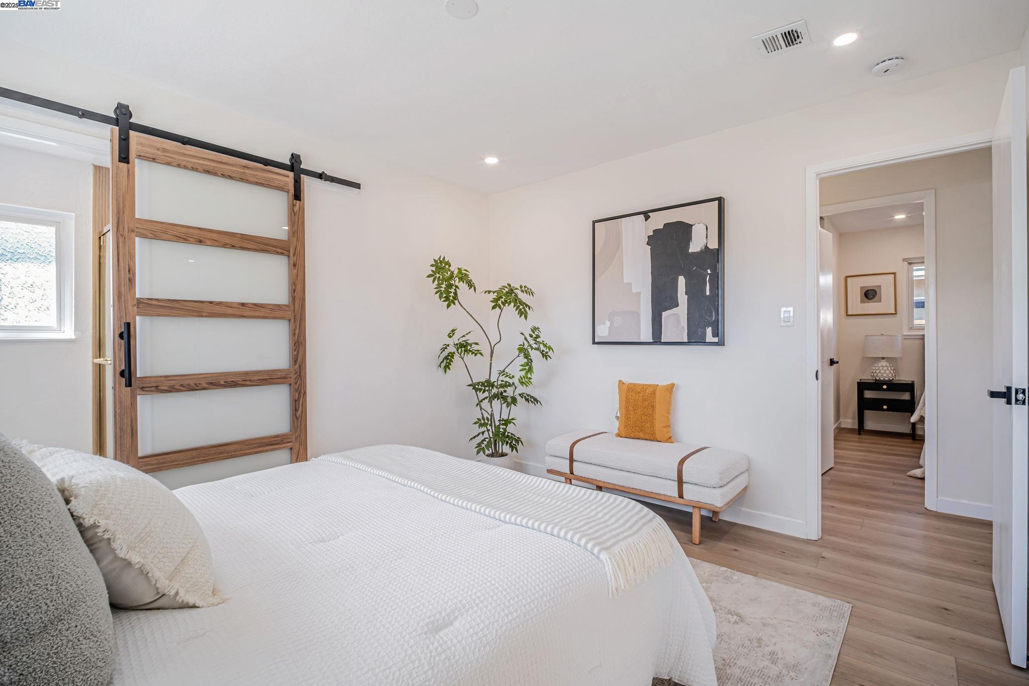 6588 Flanders Dr, Newark