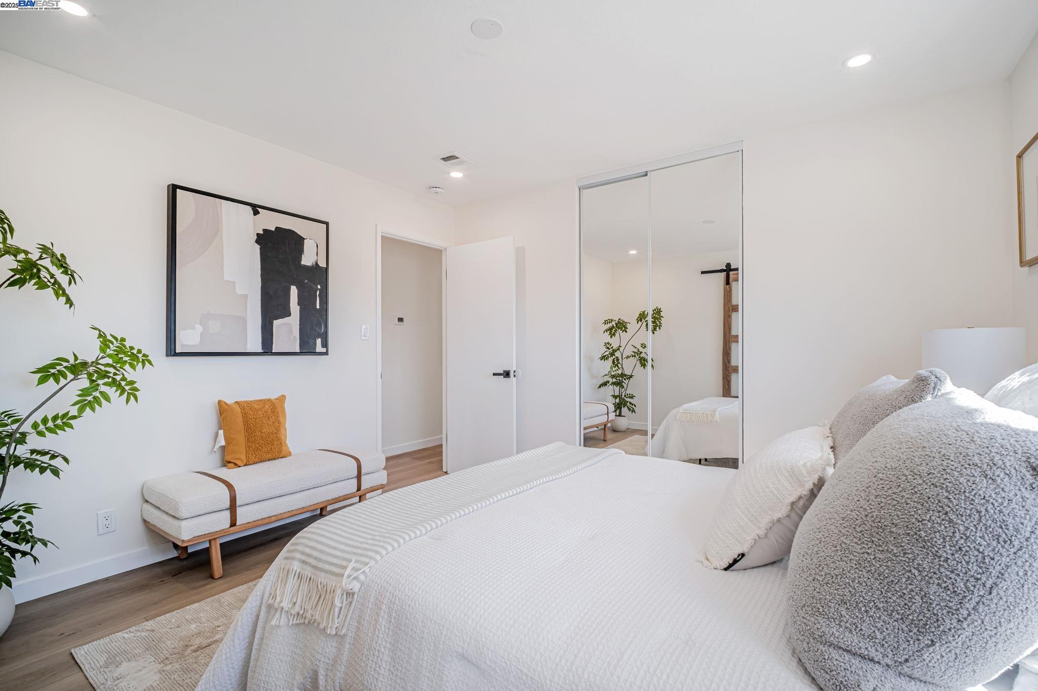 6588 Flanders Dr, Newark