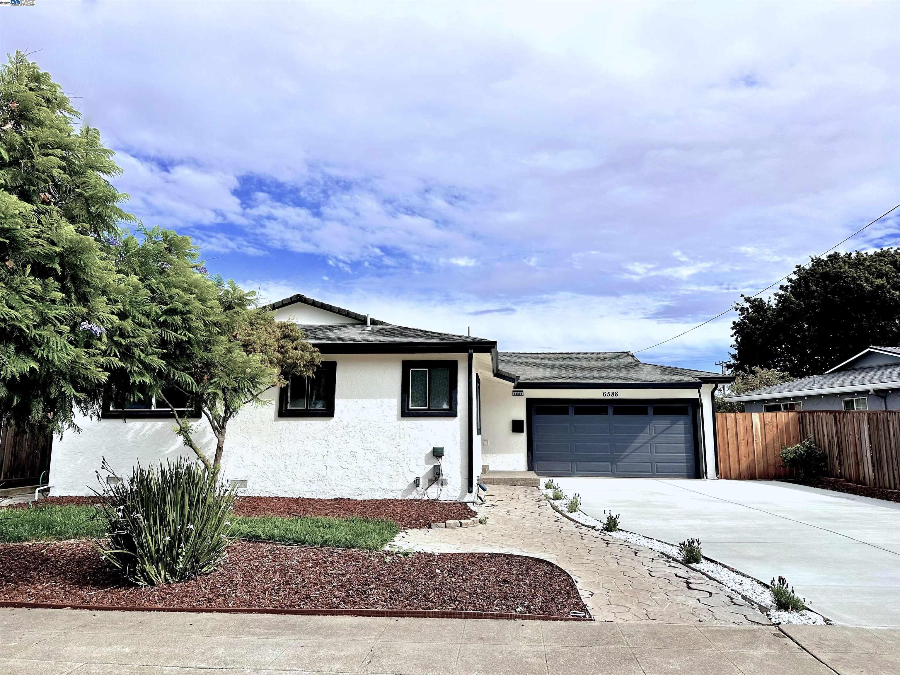 6588 Flanders Dr, Newark