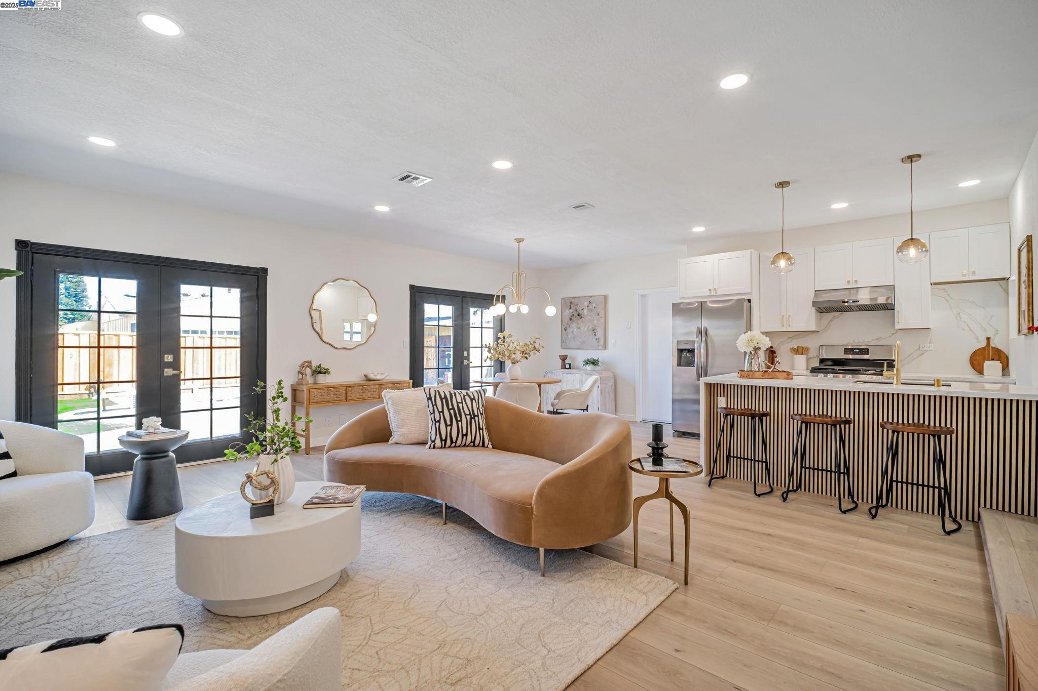 6588 Flanders Dr, Newark