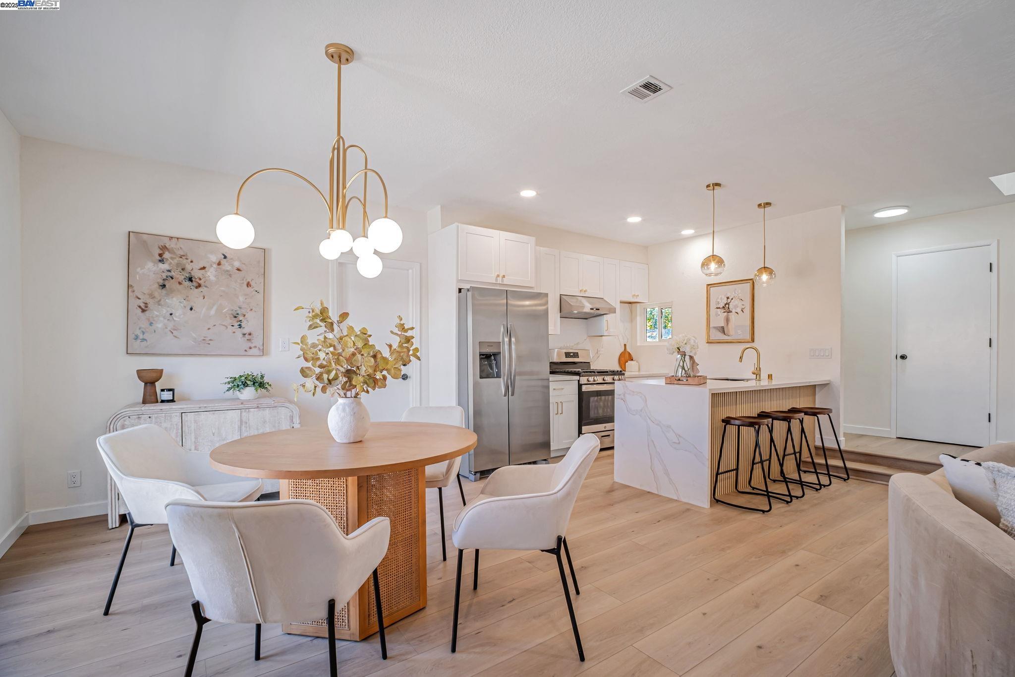 6588 Flanders Dr, Newark