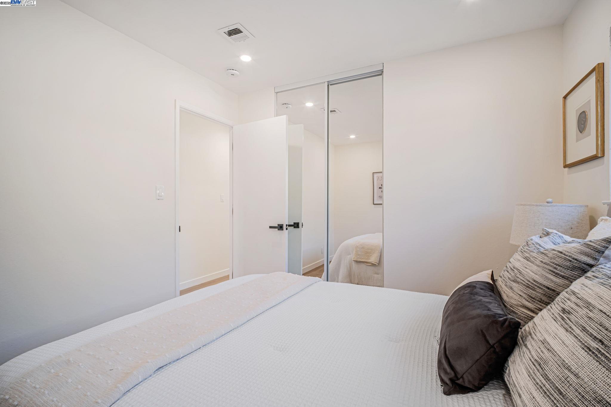 6588 Flanders Dr, Newark