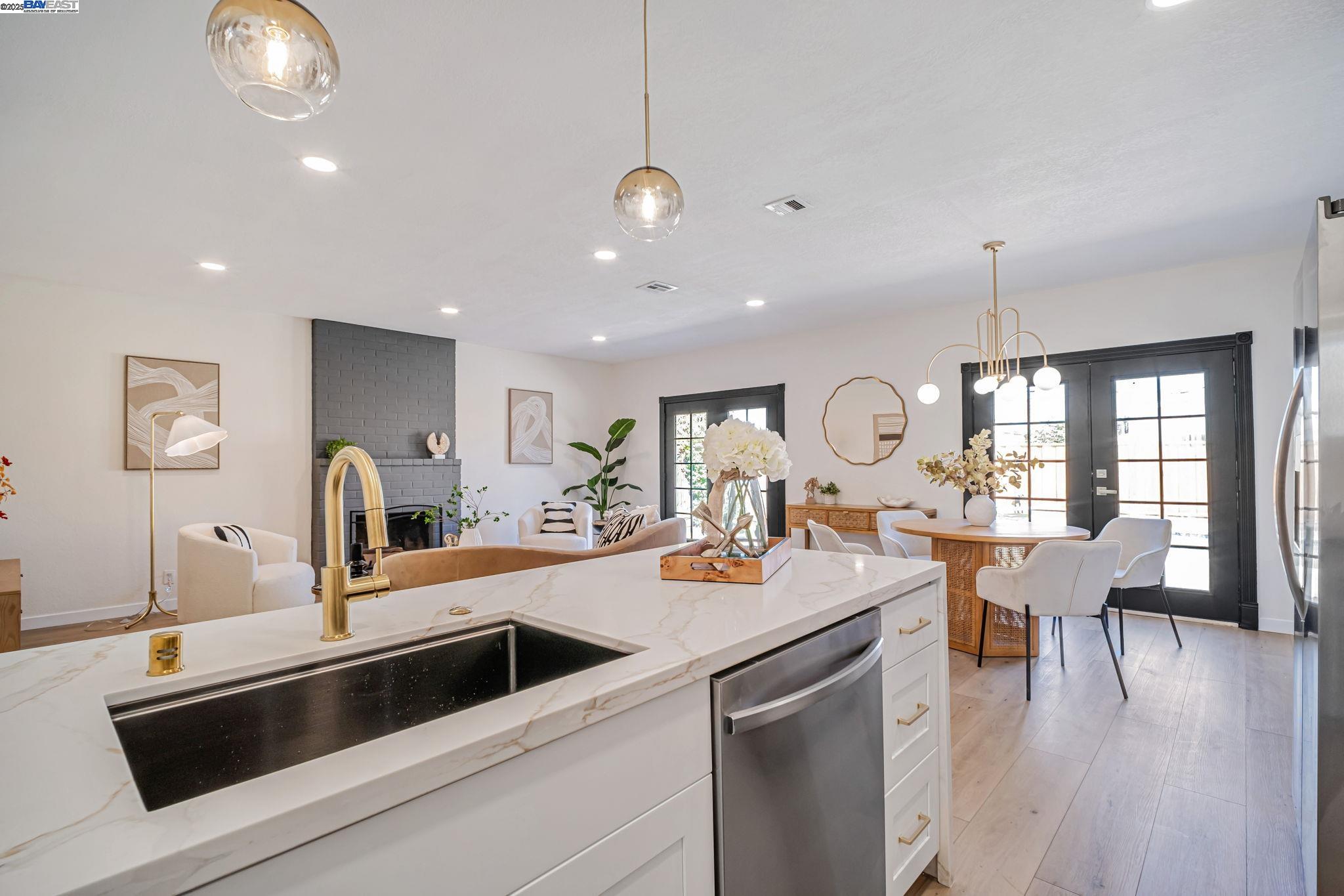 6588 Flanders Dr, Newark