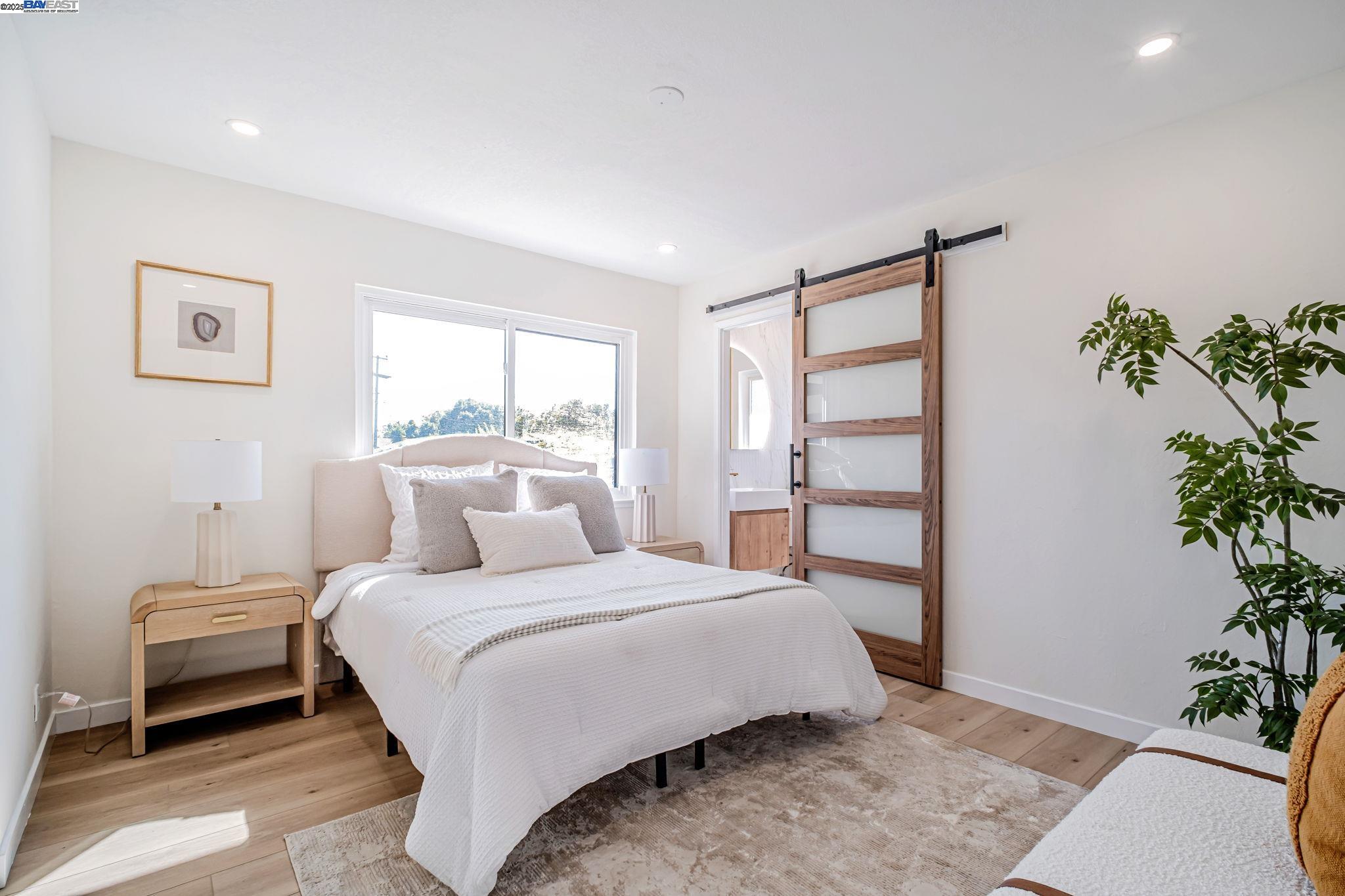 6588 Flanders Dr, Newark