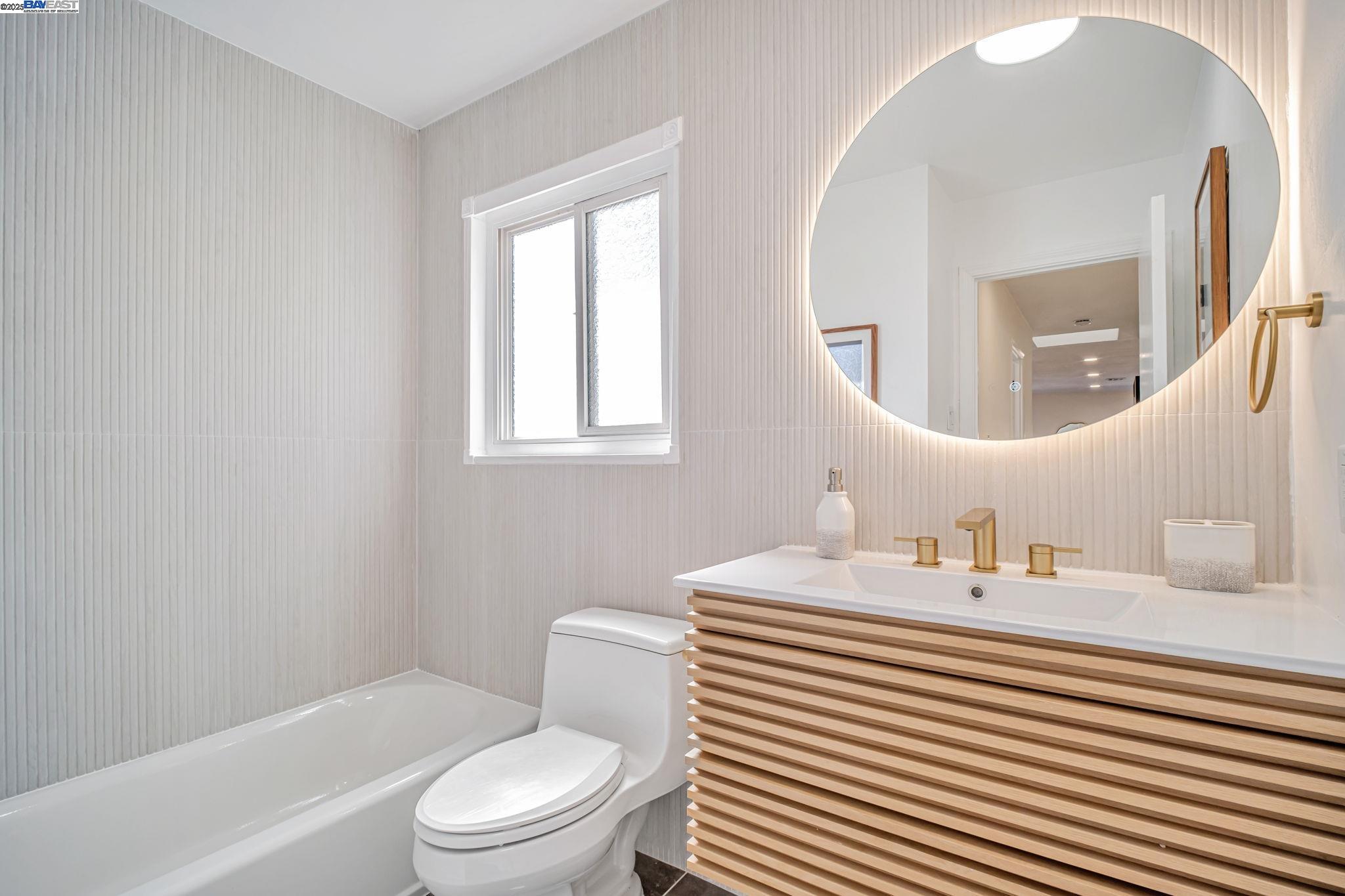 6588 Flanders Dr, Newark