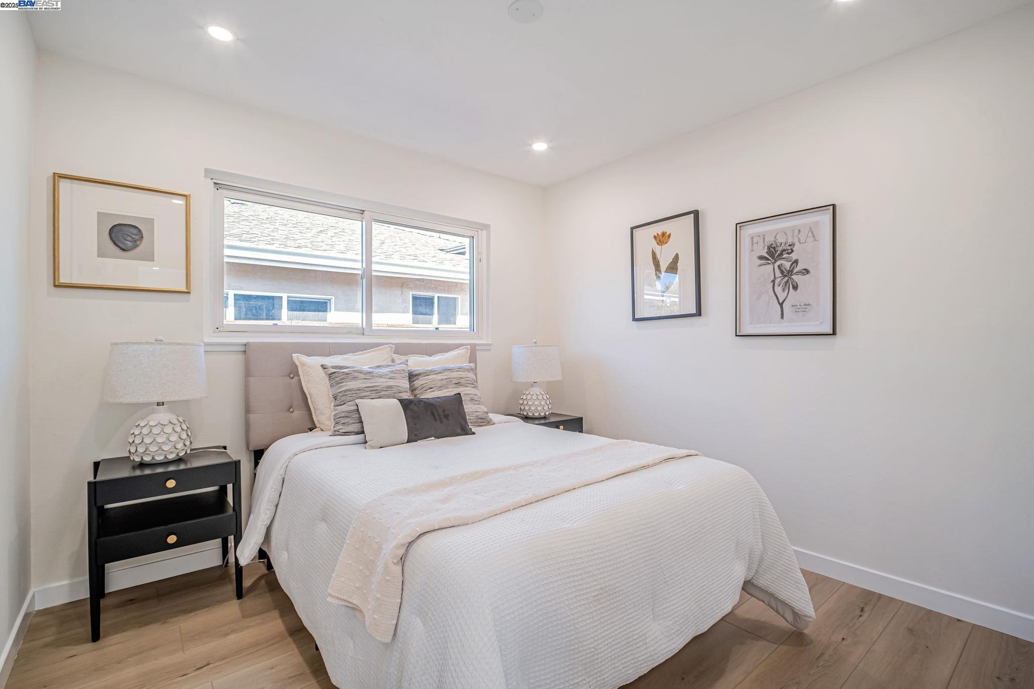 6588 Flanders Dr, Newark