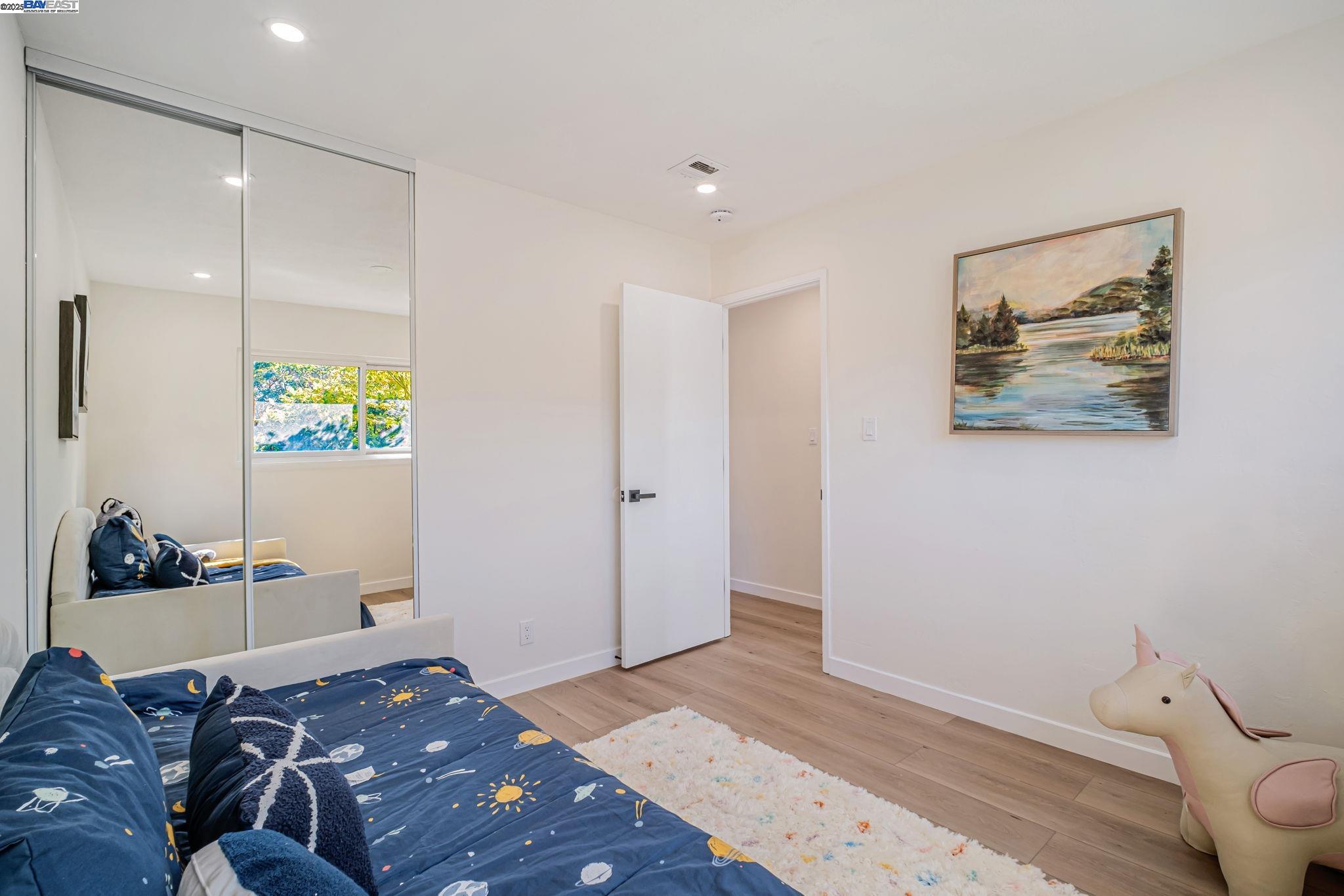 6588 Flanders Dr, Newark