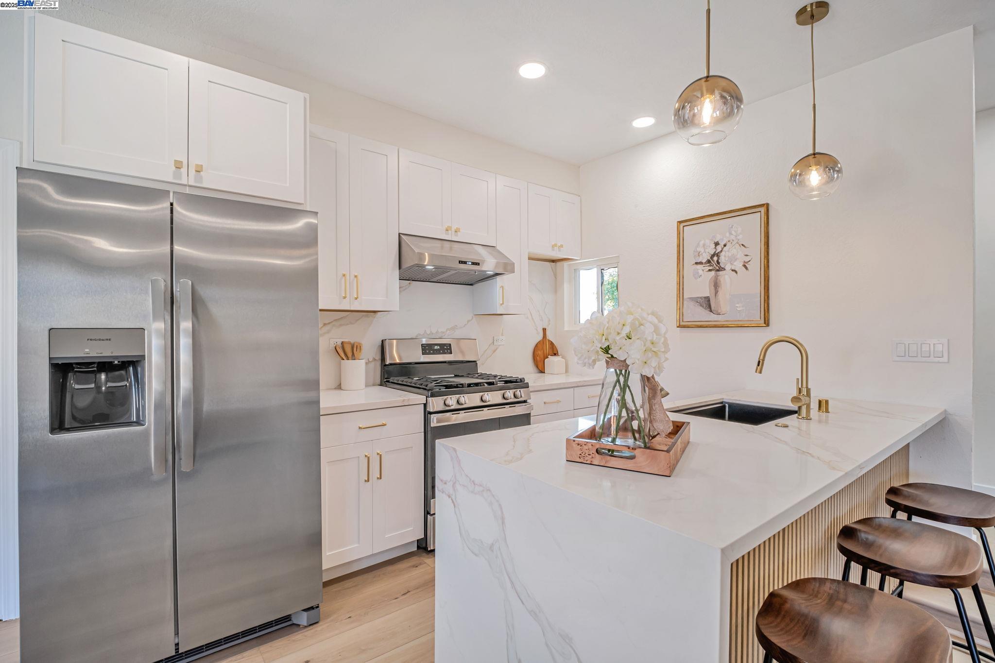 6588 Flanders Dr, Newark