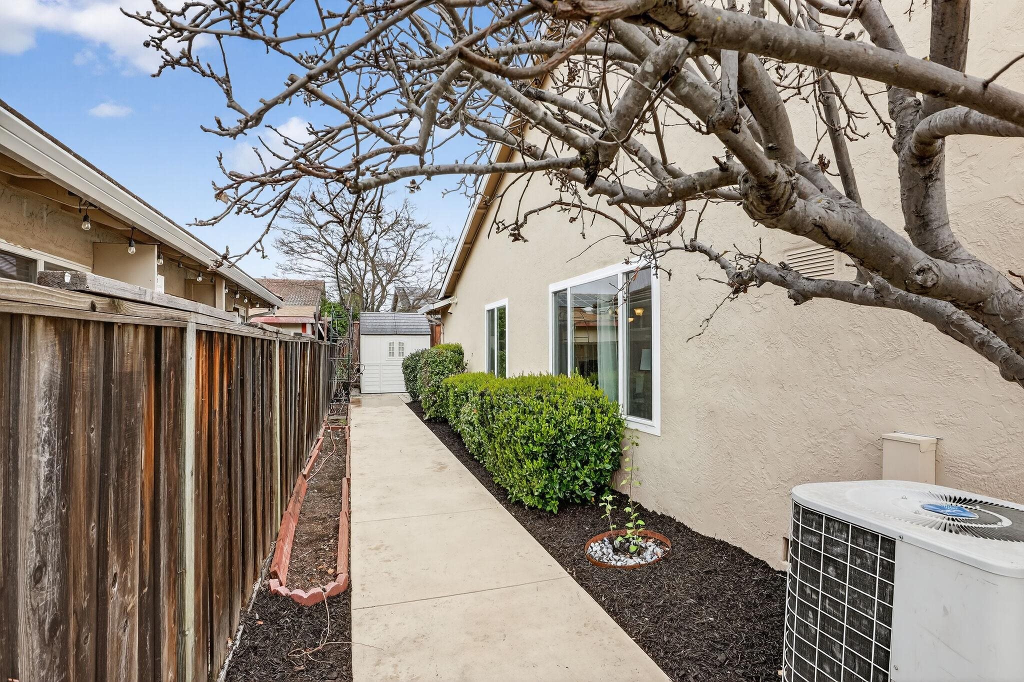3211 De Anza Pl