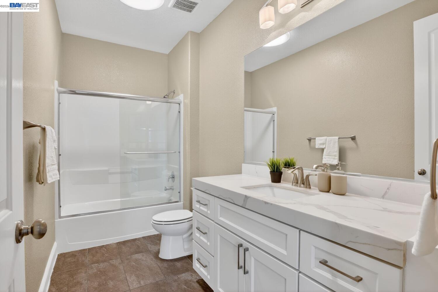 6523 Bayview Dr