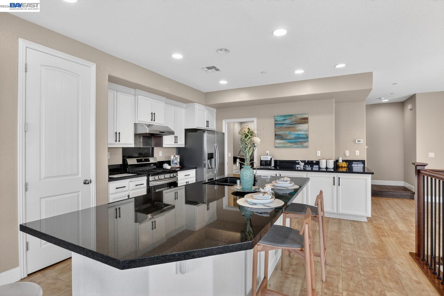 6523 Bayview Dr