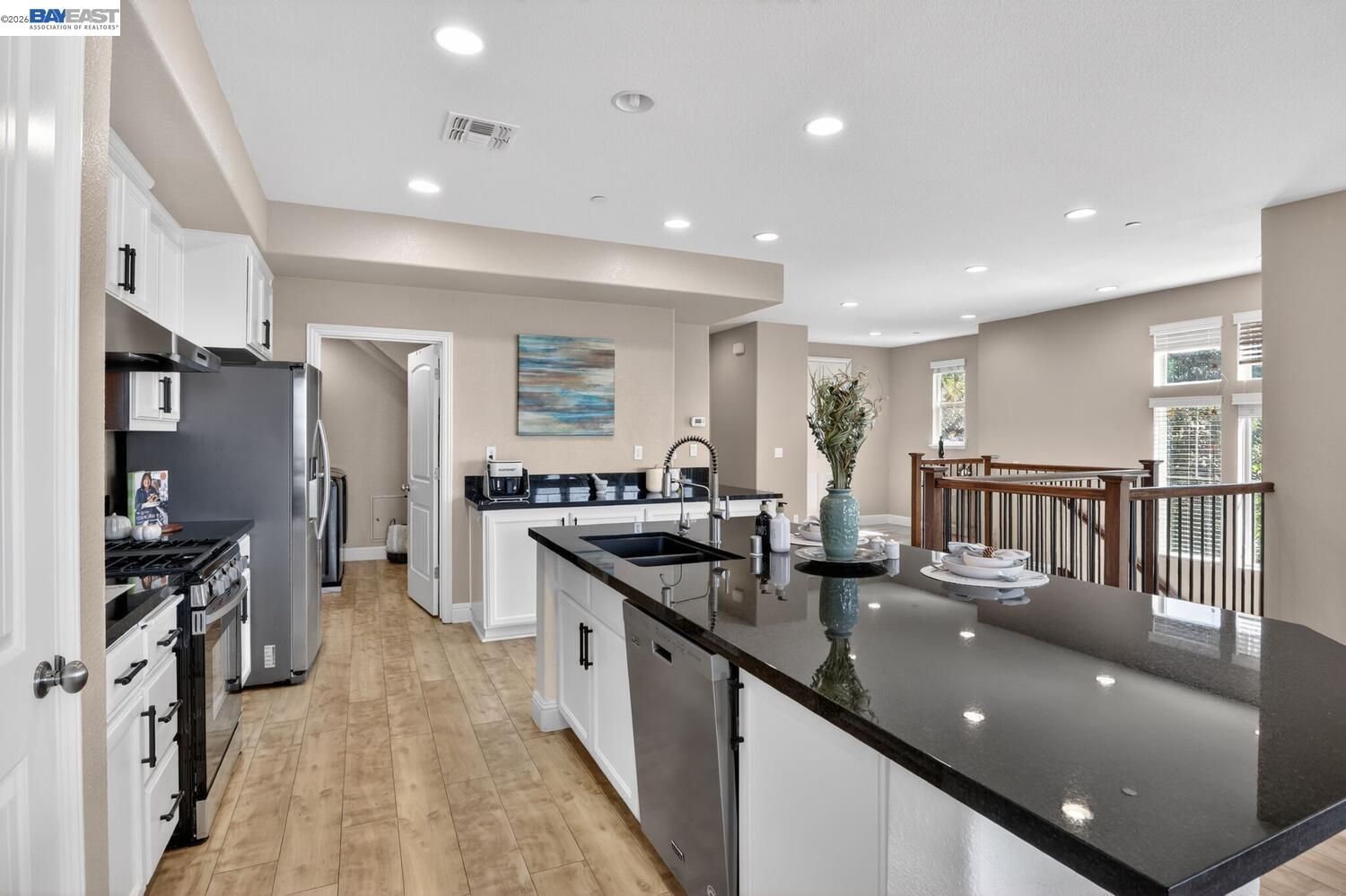 6523 Bayview Dr