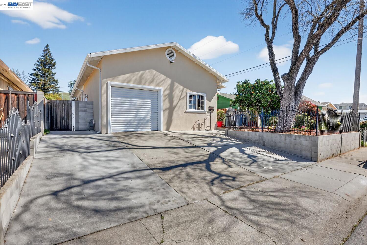 320 Monmouth Dr