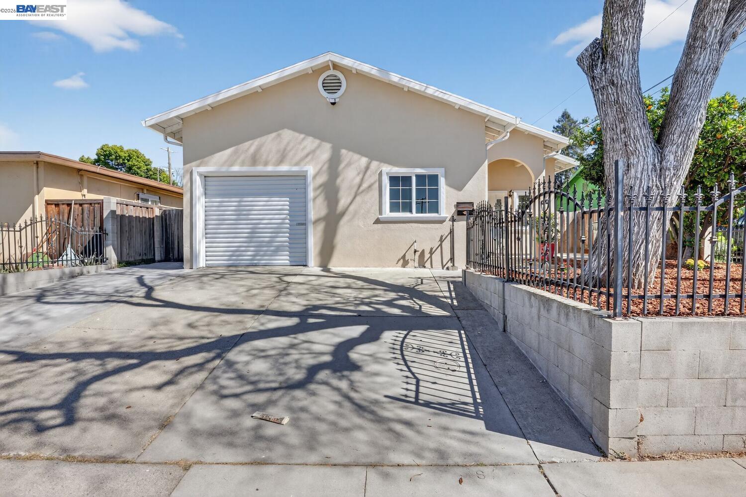 320 Monmouth Dr