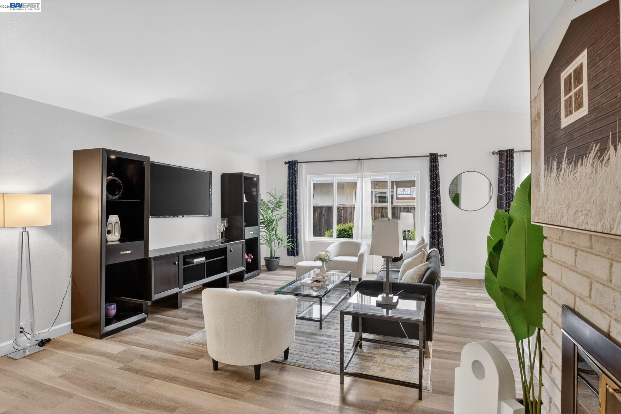 3211 De Anza Pl