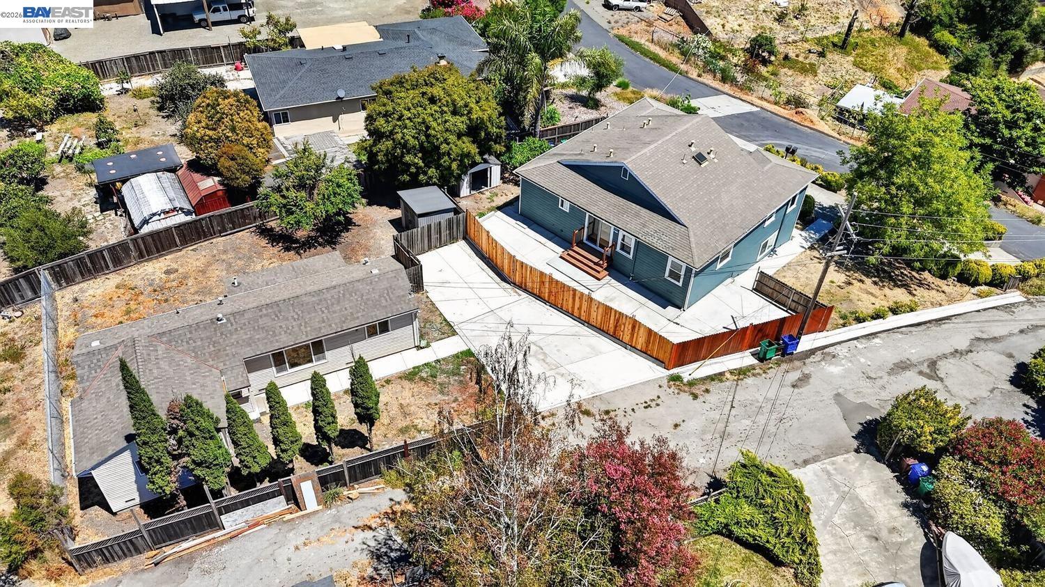 2024 Thompson Ln