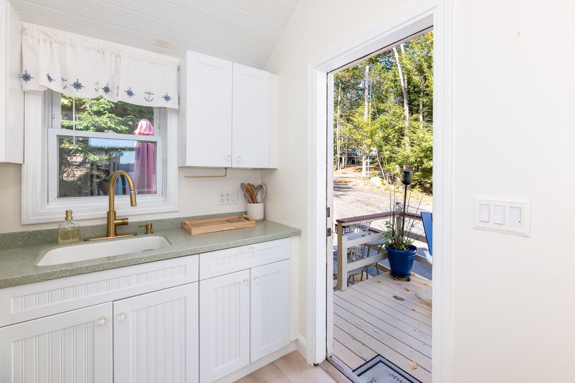 109 Dockham Shore Road Unit: 1