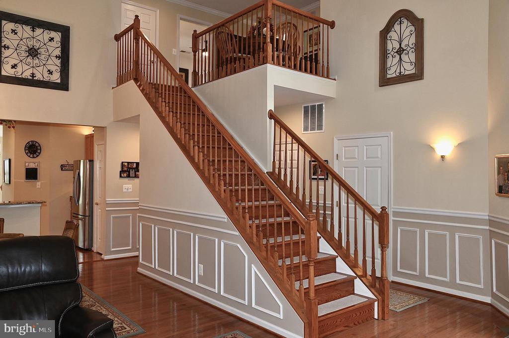 6721 HOLLY FARM LANE