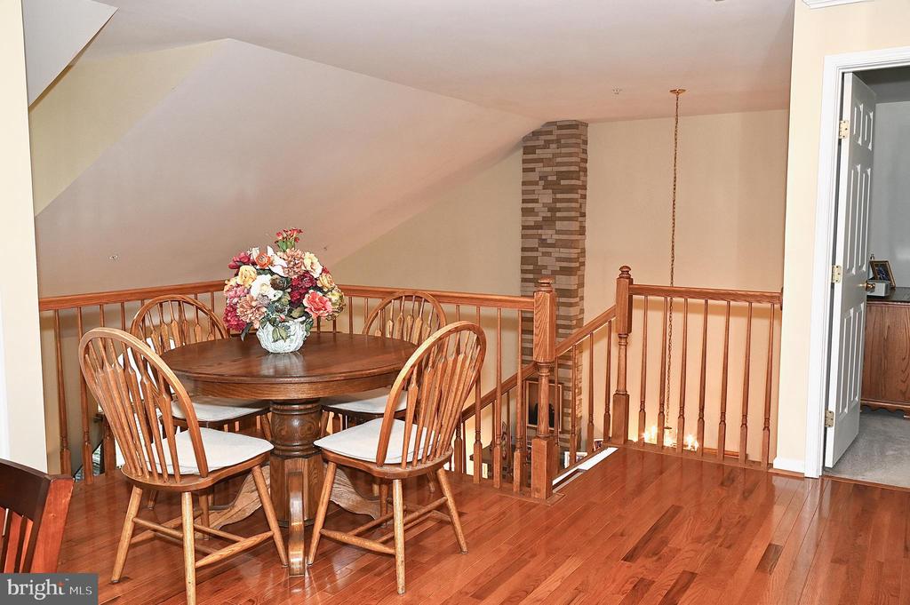 6721 HOLLY FARM LANE
