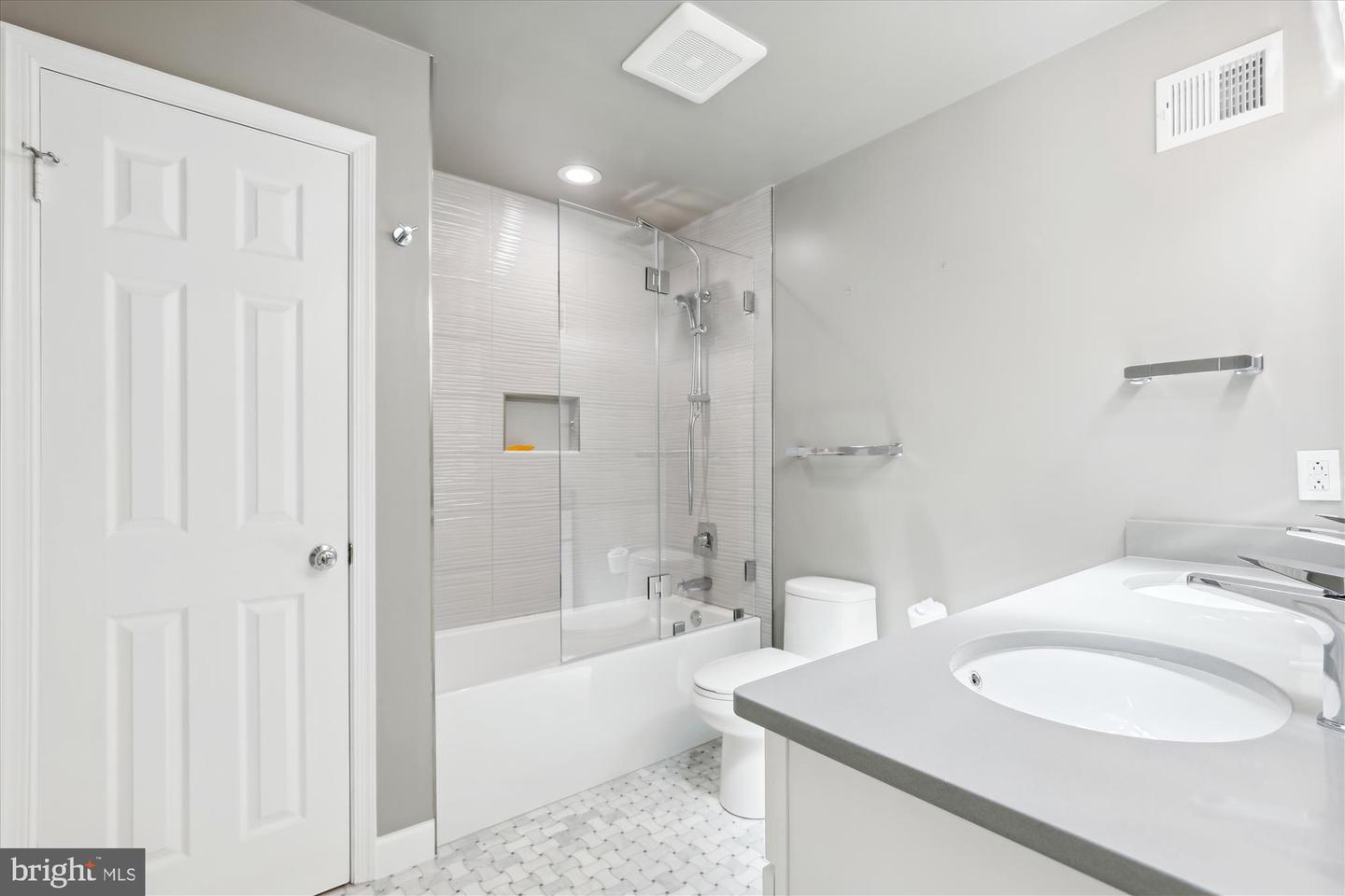 2726 Valestra Cir
