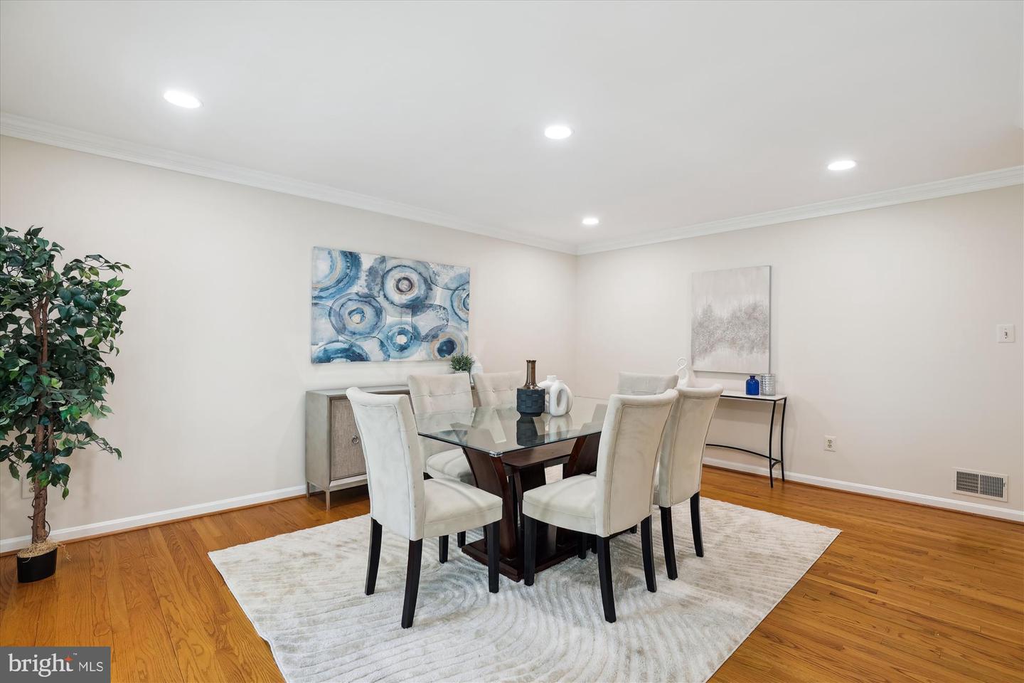 2726 Valestra Cir