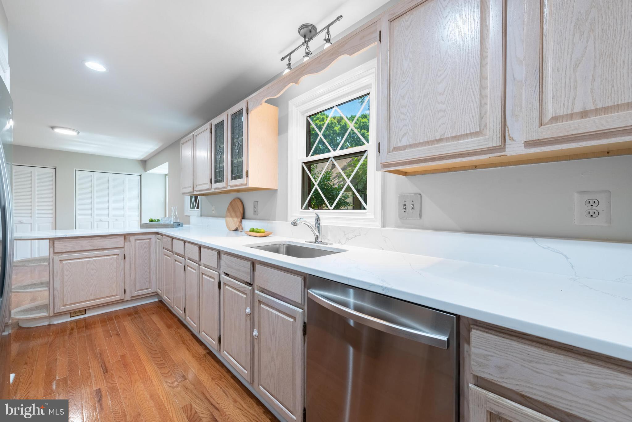 9807 Pebble Weigh Ct