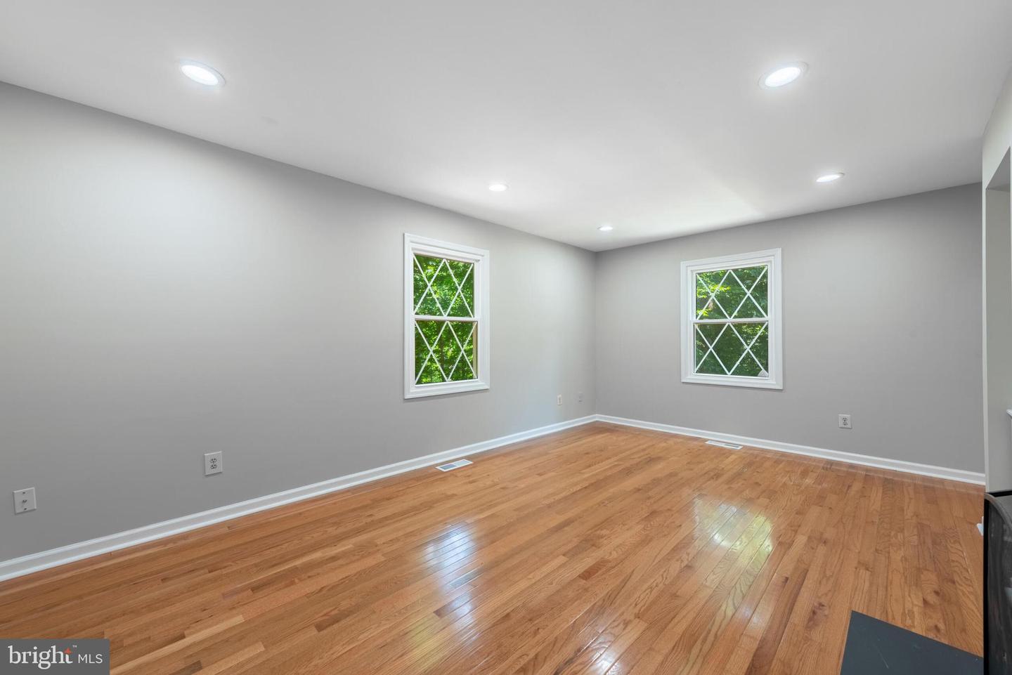 9807 Pebble Weigh Ct