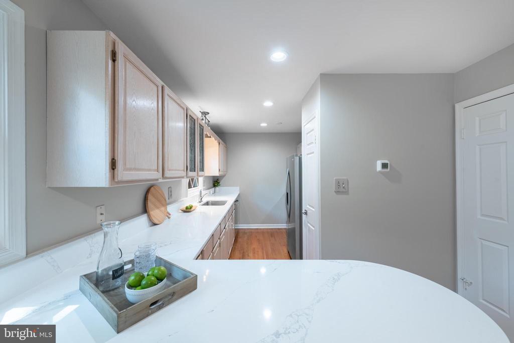 9807 Pebble Weigh Ct